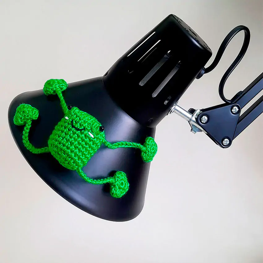 Длинноногая лягушка-антистресс с магнитиками 