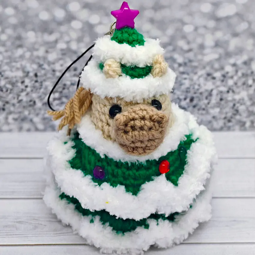 Лошадка в костюме елочки