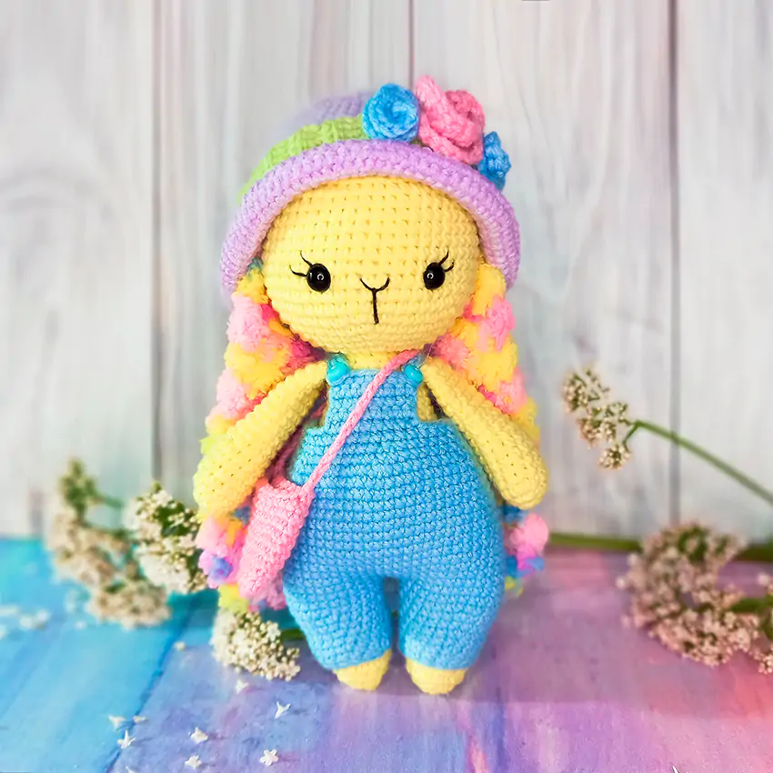 Зайка в панамке